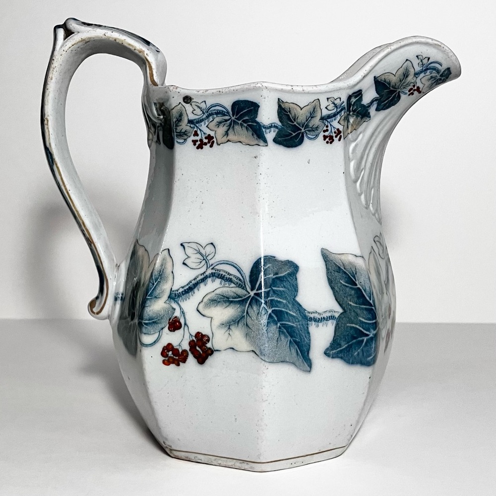 Antique DAVENPORT JUG / Ivy Wreaths Pattern / Circa 1830 / Rare British History!